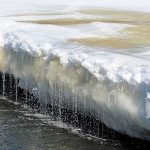 ذوب یخ در گرینلند باعث بالا آمدن سطح دریاها میشود