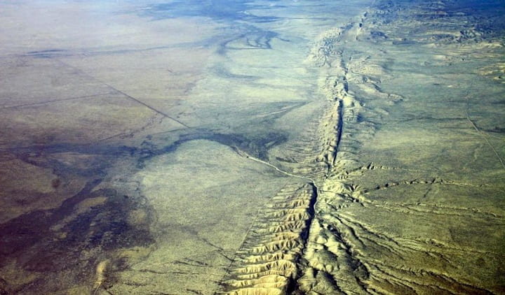 رابطه تعداد زلزله و اندازه گسل