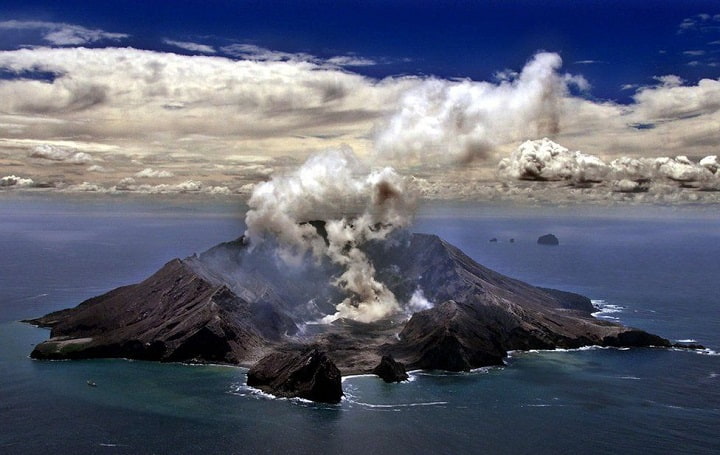 فوران آتشفشان جزیره سفید در نیوزلند