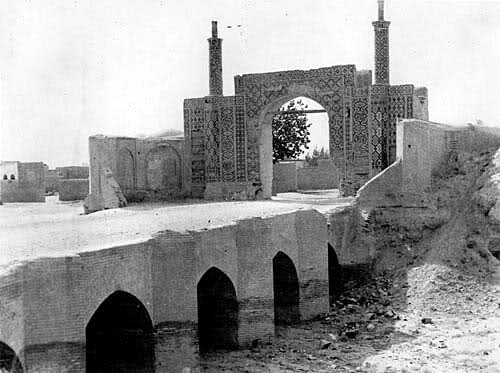 دروازه تهران در زمان قاجاریه پس از زمین لرزه